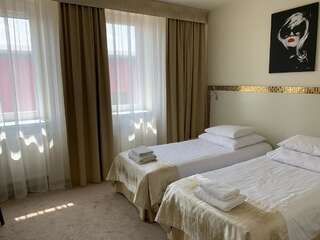 Отель Hotel Court Wellness&Spa Кендзежин-Козле Двухместный номер Делюкс с 1 кроватью или 2 отдельными кроватями-1
